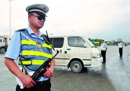 东方交警上新闻最新爆料,揭秘交通违规背后的真相  第2张