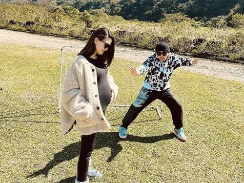 昆凌回应第三胎视频爆料,温馨回应网友爆料